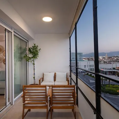 Sun And Sea Deluxe Apartments Split Exterior photo